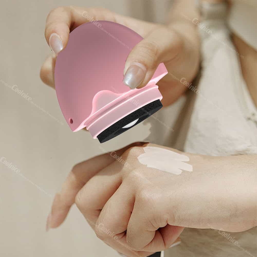 Applying sunscreen with Coolnice silicone applicator, designed for smooth and even coverage