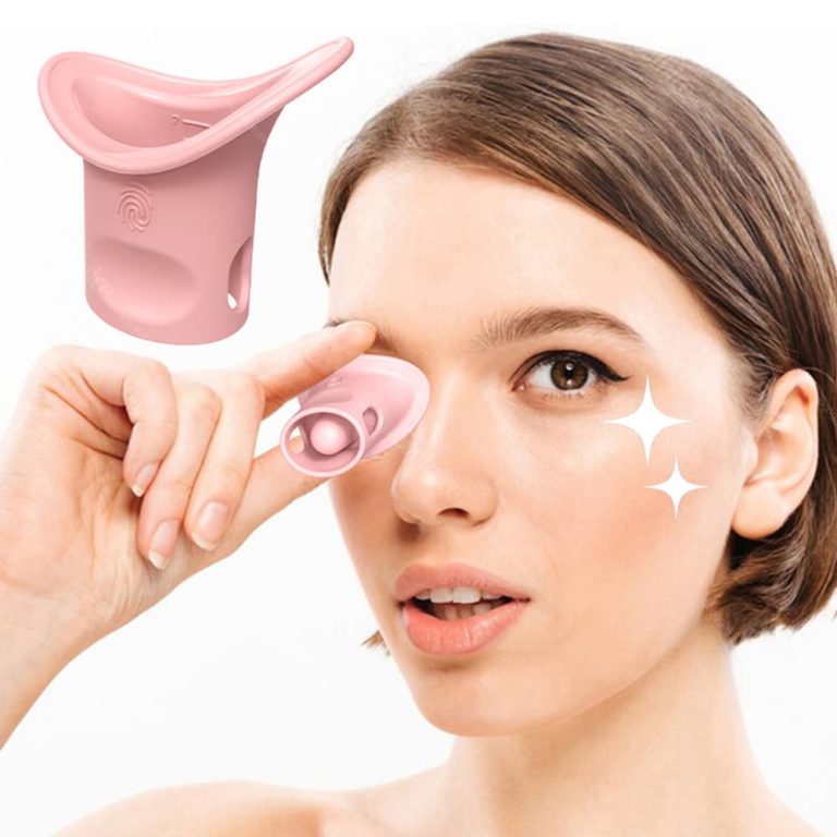 Silicone eye wash with gentle spray application