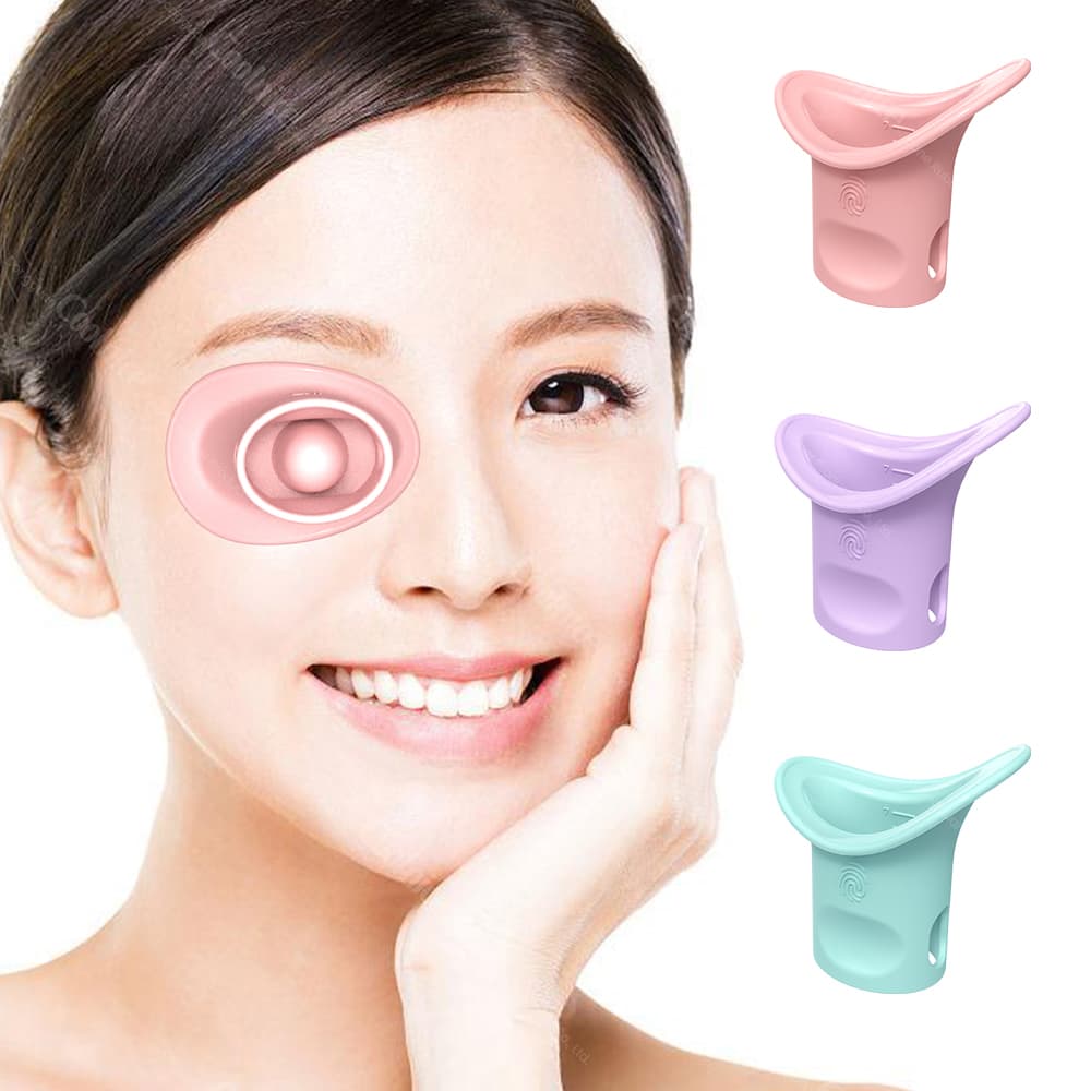 Silicone eye wash device for effective cleaning