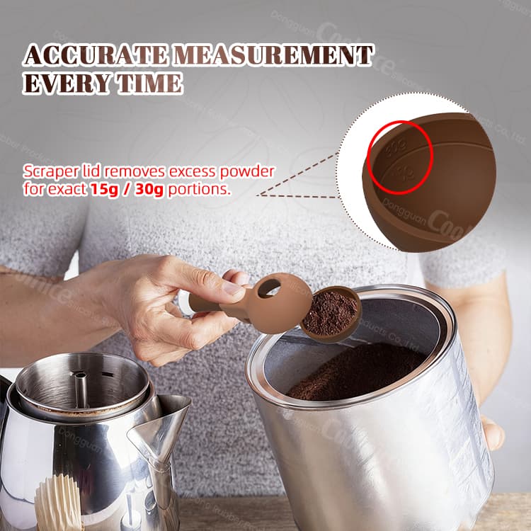Coffee scoop with accurate measurement scraper lid
