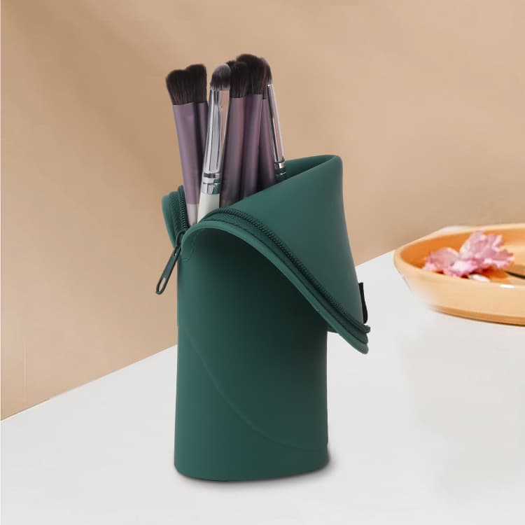 Silicone makeup brush bag with zipper for travel and daily storage