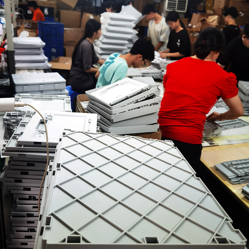 Reinforced bottom structure of folding storage box panel