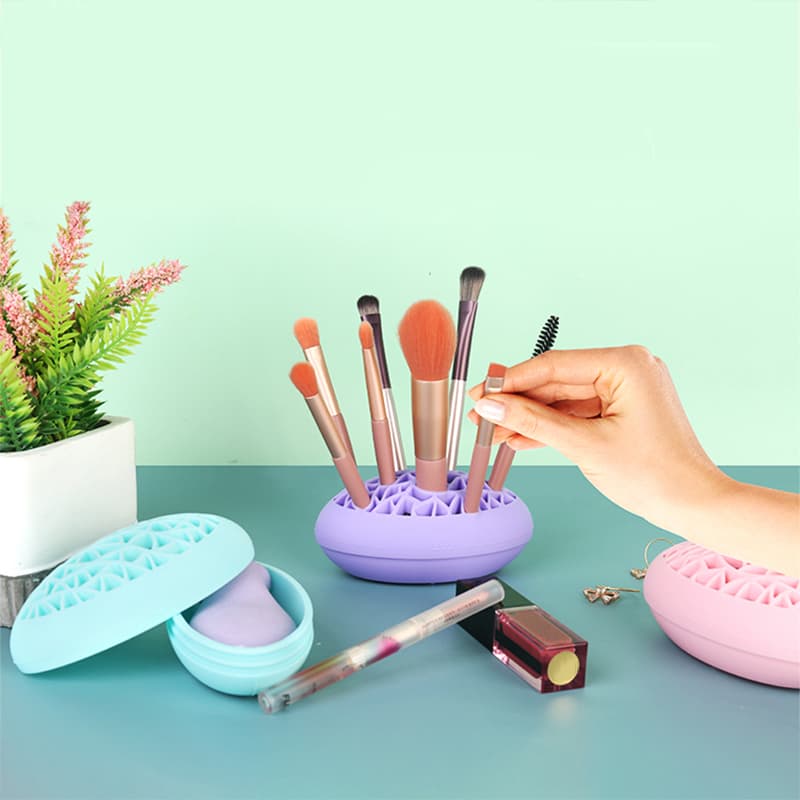 Silicone makeup brush holder for organizing and storing brushes