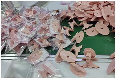 Custom silicone holders packed in clear bags for OEM orders