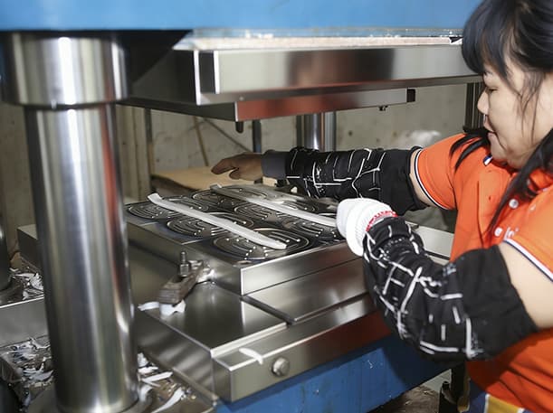 heat compression molding process for silicone