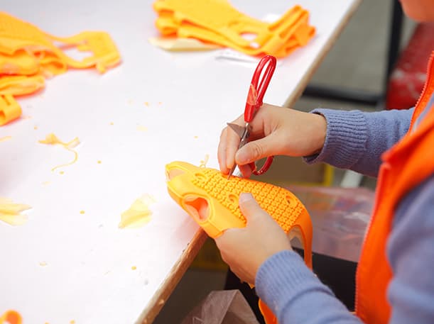 silicone deflashing and trimming after compression molding