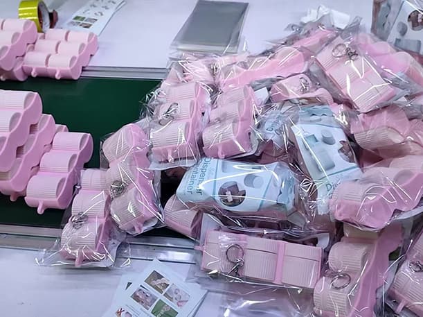 silicone parts quality inspection and packaging after compression molding