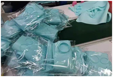 Custom silicone pet feeding mat packaging process