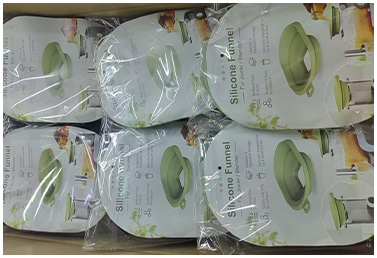 Retail packaging for silicone pour funnel accessories