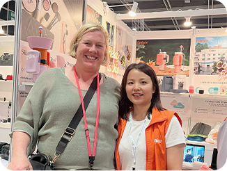 Customer meeting at the Coolnice exhibition booth