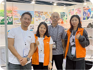 Global buyers visiting the Coolnice booth