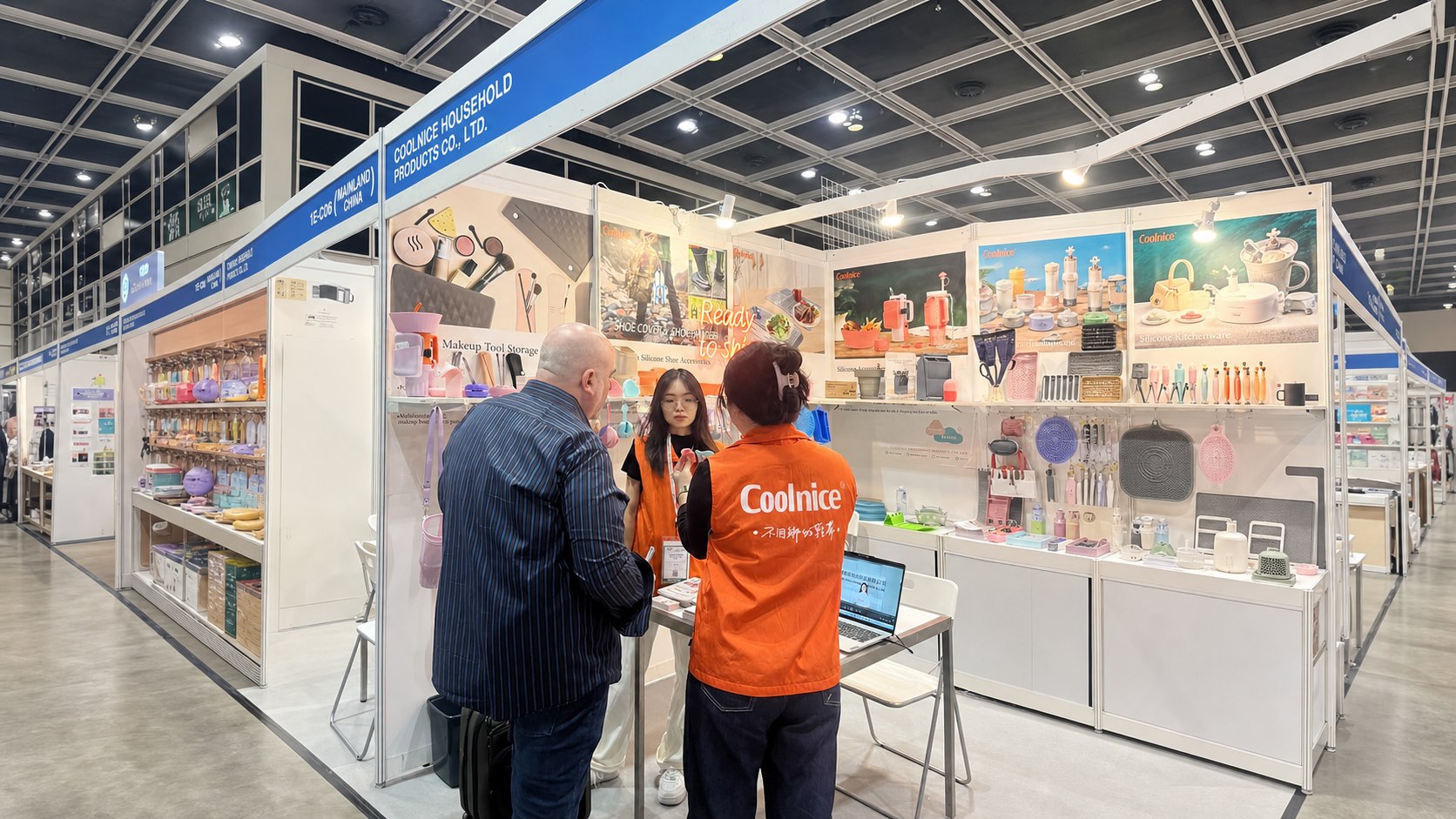 Coolnice team discussing products with a visitor at MEGA SHOW Hong Kong 2023